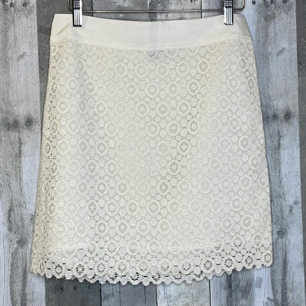 FOREVER 21 cream colored crochet skirt. Side zipper. Wide waistband. Medium EUC‎